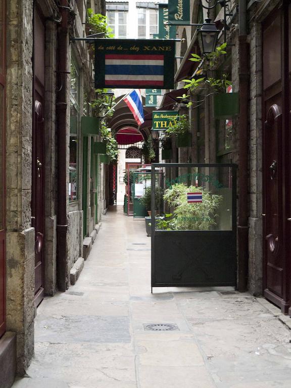 Studio Charme Et Confort Aux Cordeliers ليون الغرفة الصورة